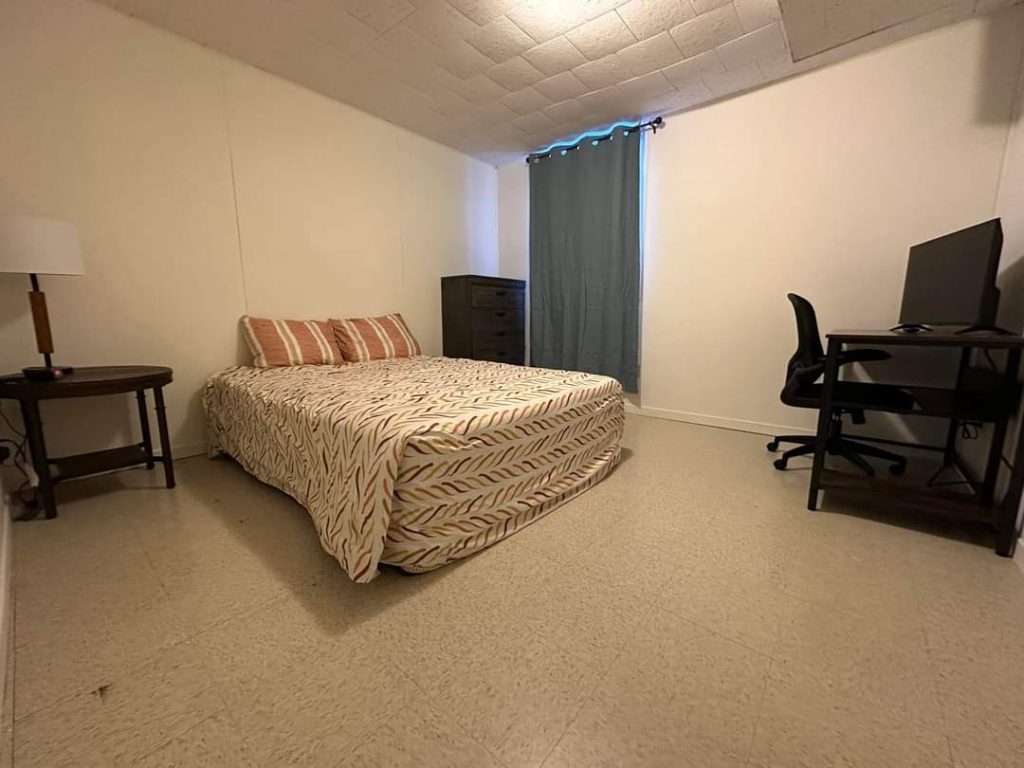 Room 1 - Private, 1 Queen Suite