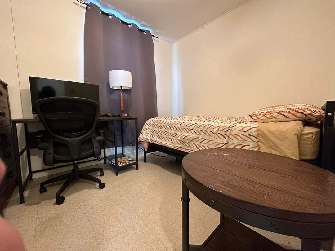 Room 2 - Private, 1 Twin bed