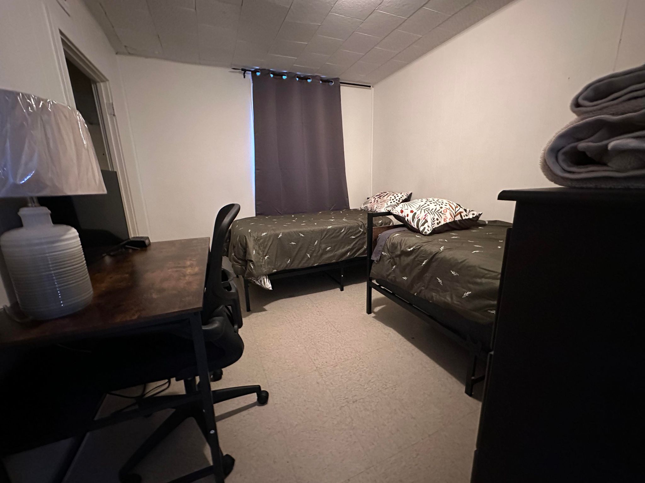 Room 3 - Shared, 2 Twin Beds